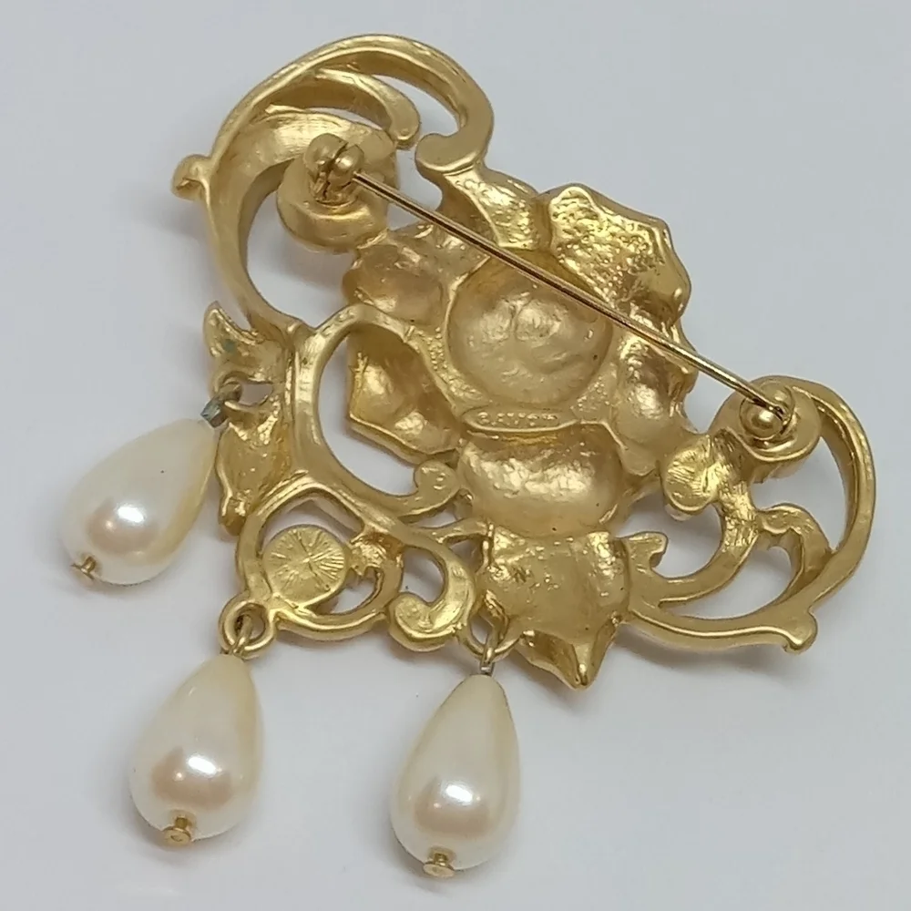 * vintage Avon large faux pearls gold tone rose flower pin brooch